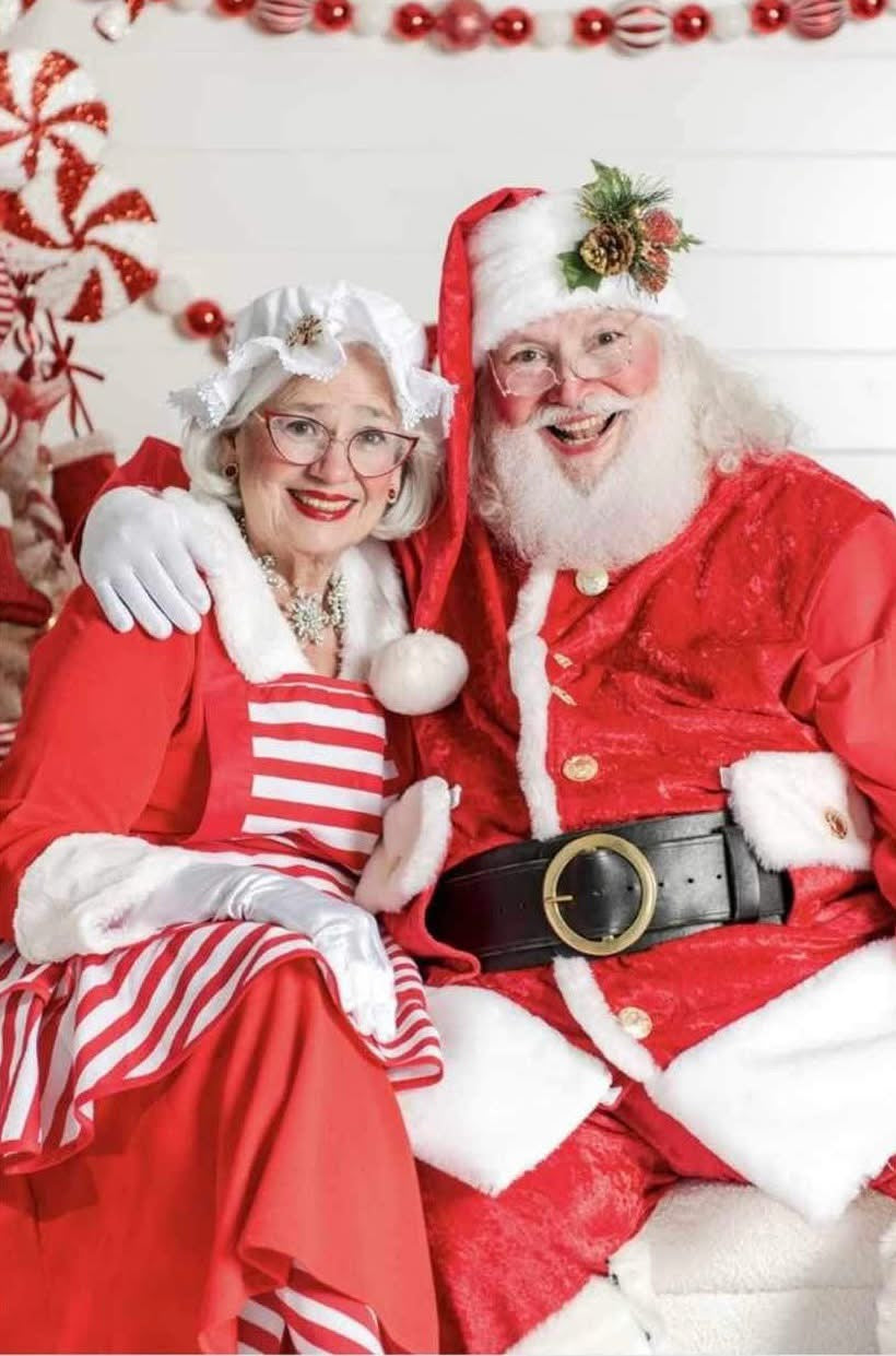 Mini Session with Santa & Mrs. Claus